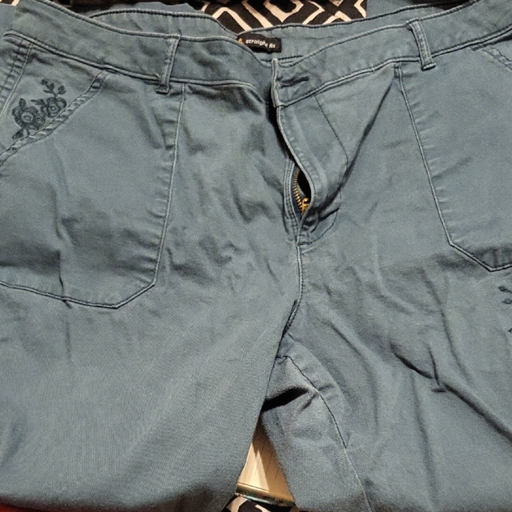 Women's Lee Straight Fit Capri Pants